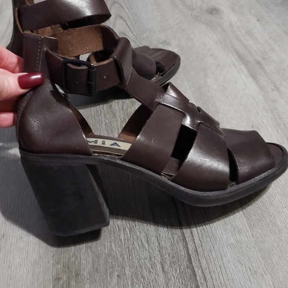 MIA brown leather open toe block heel sandals - Picture 8 of 16